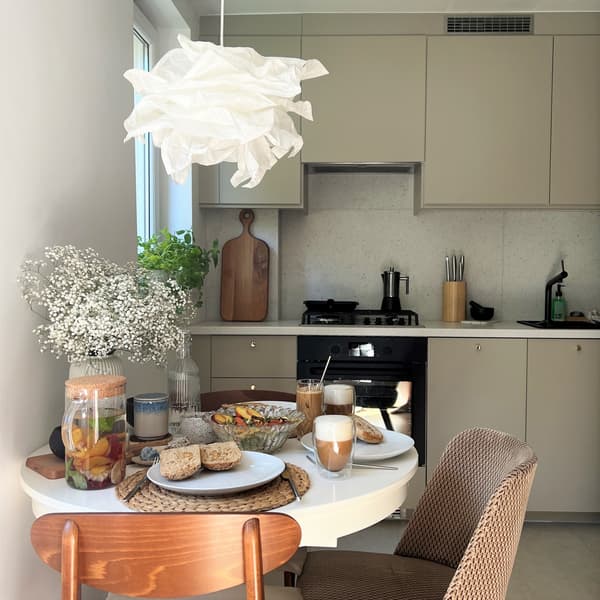 Kuchnia METOD z beżowymi frontami HAVSTORP.