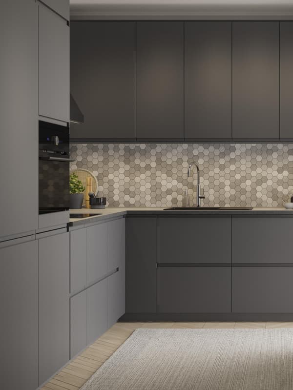 Kuchnie METOD z szarymi frontami.