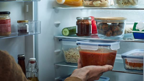 Kühlschrank nicht überfüllen, um Keime zu reduzieren.