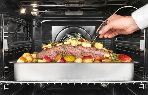 KULINARISK forced air oven with integrated meat thermometer