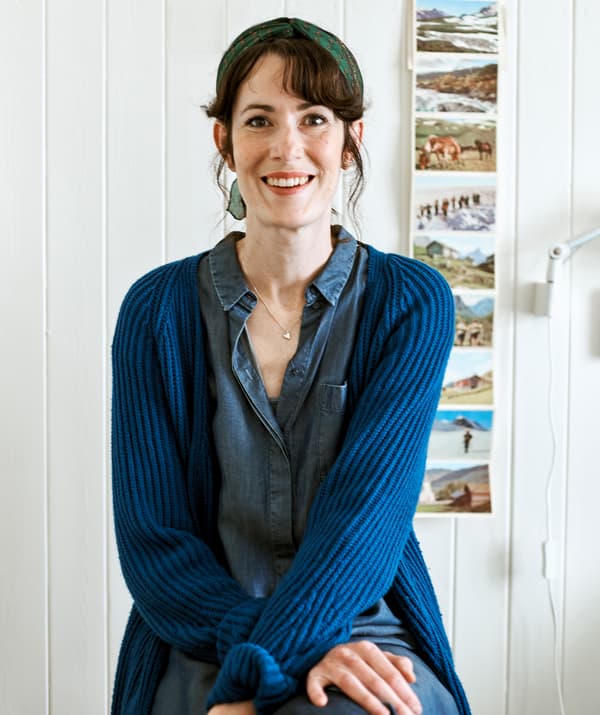 La céramiste Rena dans sa ferme de style scandinave.