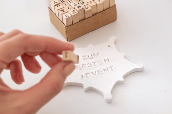 Labelling and decorating the star pendants