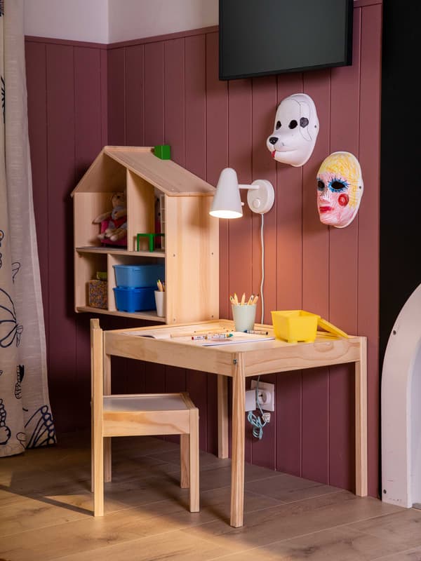 LÄTT Gyerekasztal+2 szék.