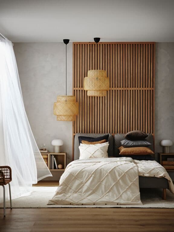 Lampadaire bambou/fait main, suspendus dans une chambre à ambiance chaleureuse.
