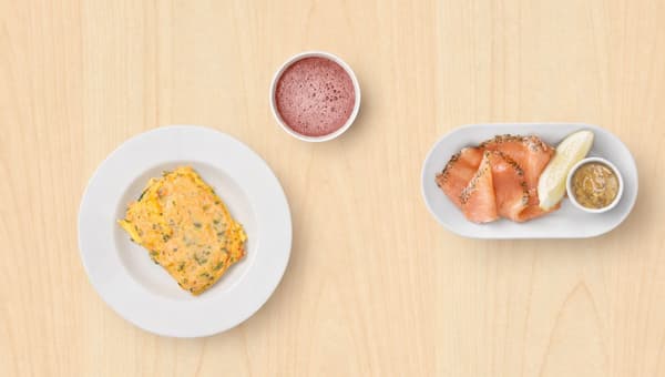 Lasagna al salmone, salmone marinato, bibita alla spina.