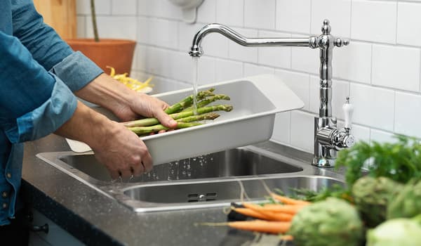 Lavare correttamente frutta e verdura