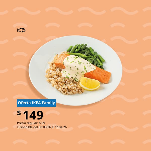 Lax med citronsås, salmón bañado con salsa de limón acompañado con arroz frito y ejotes verdes.