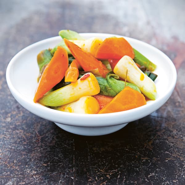 Legumes salteados com laranja