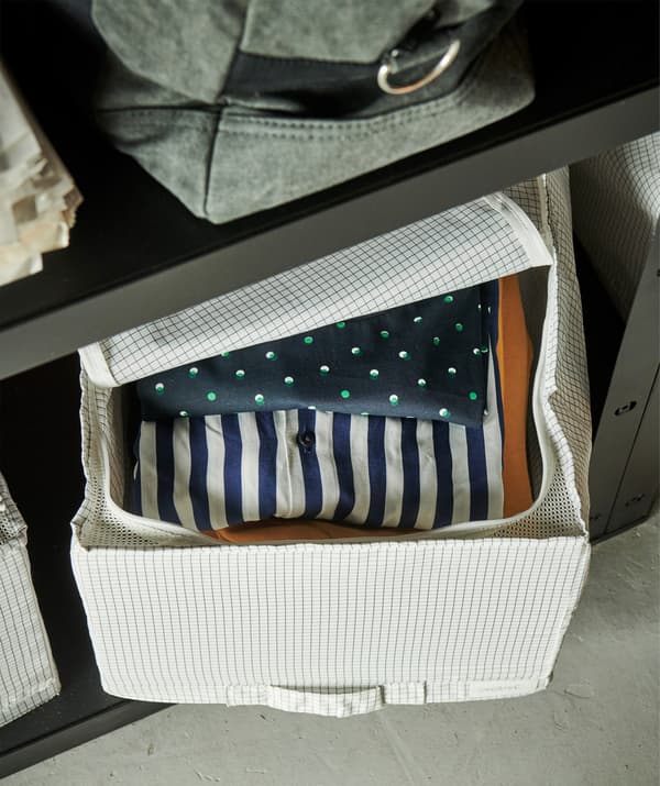 Les sacs de rangement sauvent les apparences même lorsque le contenu n’est pas bien replié.