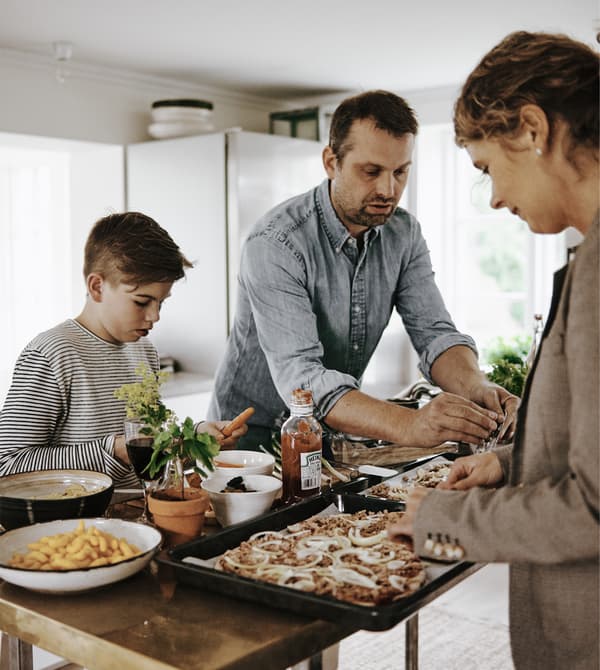Let everyone choose their own pizza toppings