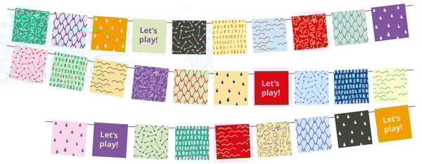 ธงราวปาร์ตี้หลากสีสามแถวที่มีตัวหนังสือ 'Let’s play!' เขียนอยู่บนธงบางผืน