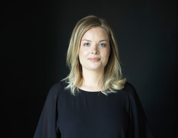 لحصول على صيحة الموسم، تقول مصممة الديكور الداخلي في ايكيا Elin Hermansson إن عليك التحلي بالانفتاح والمرح لتطبيق طرازك الخاص.
