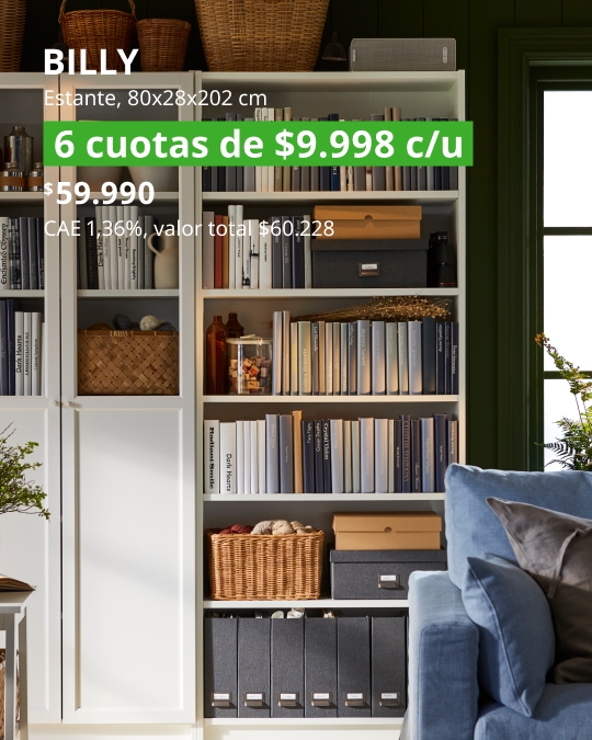 Librero blanco BILLY con libros en un living