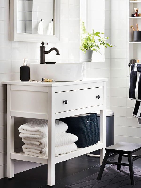 Link to the bathroom storage category page 