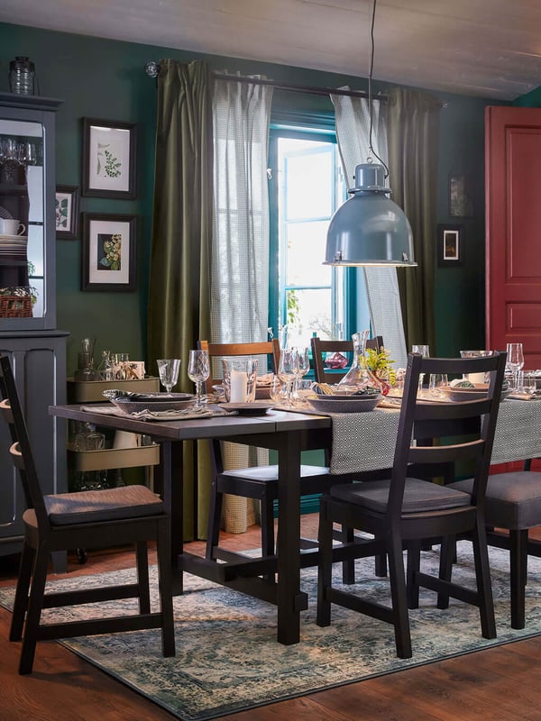 Link to the dining category page 