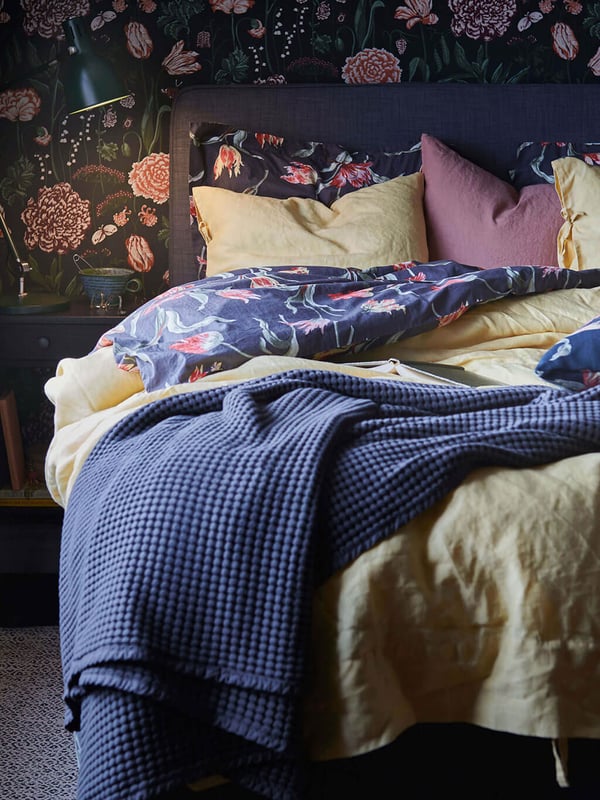 Link to the throws & blankets category page