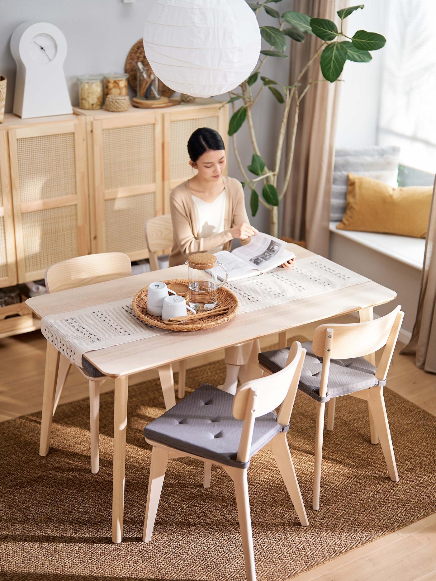 LISABO dining table with four LISABO chairs.