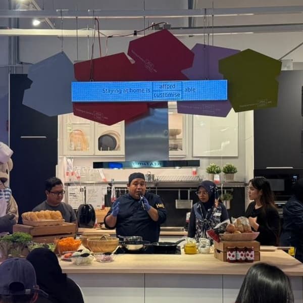 Live cooking at IKEA Tebrau Swedish Restaurant
