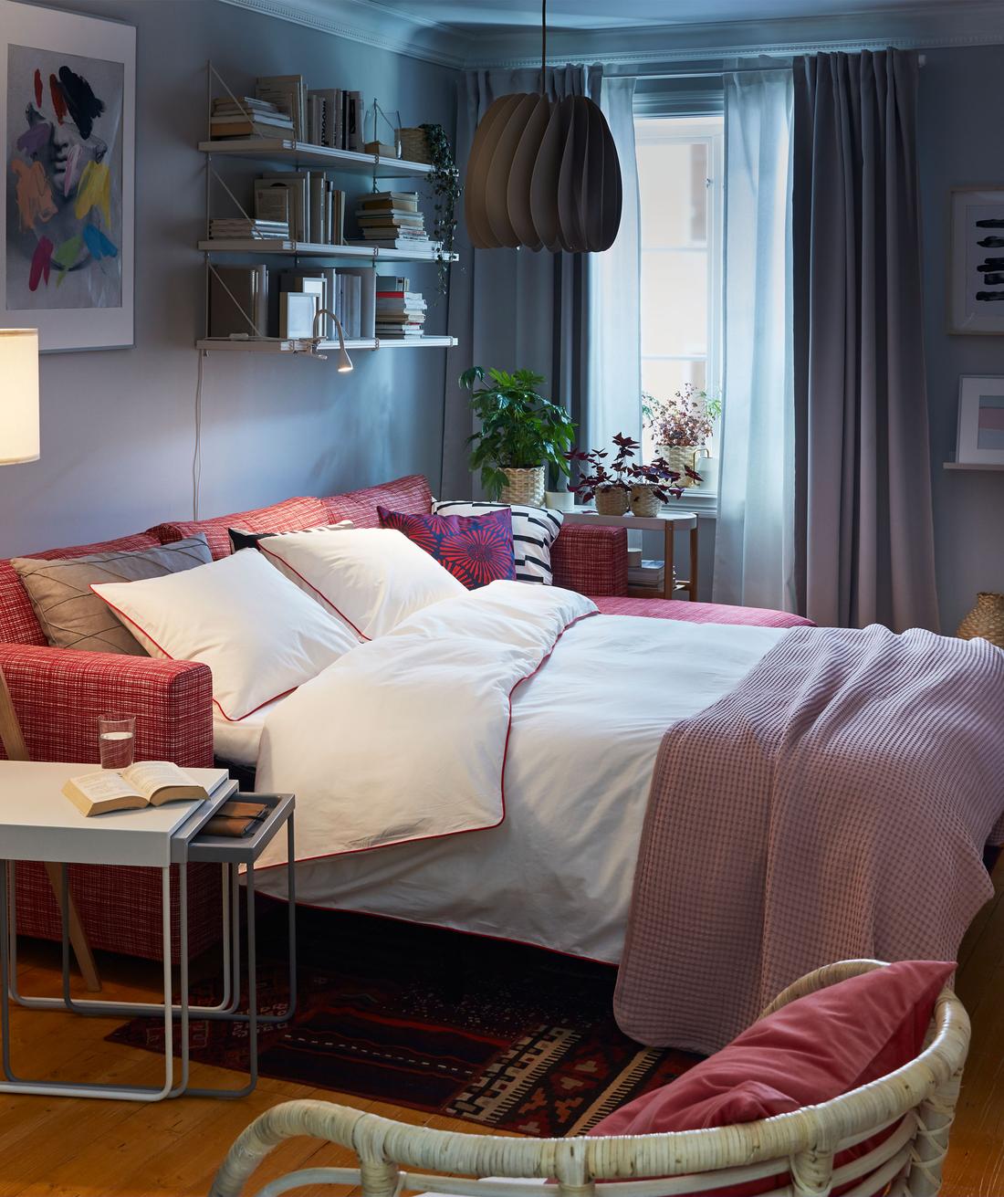 كيف تستخدم غرفة الجلوس الخاصة بك كغرفة ضيوف وأكثر من ذلك ايكيا