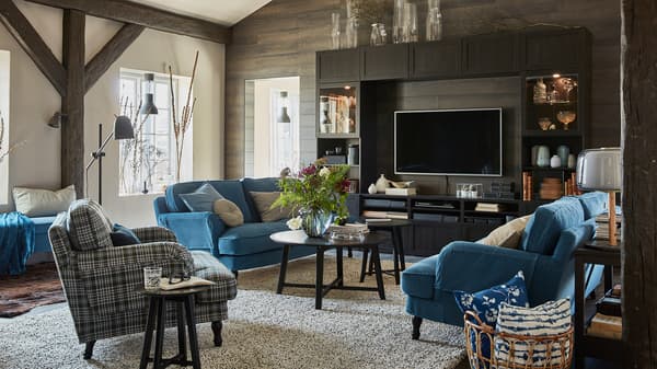 Living room with STOCKSUND seating, around a low table with a vase of flowers on it and BESTÅ TV storage combination with TV.