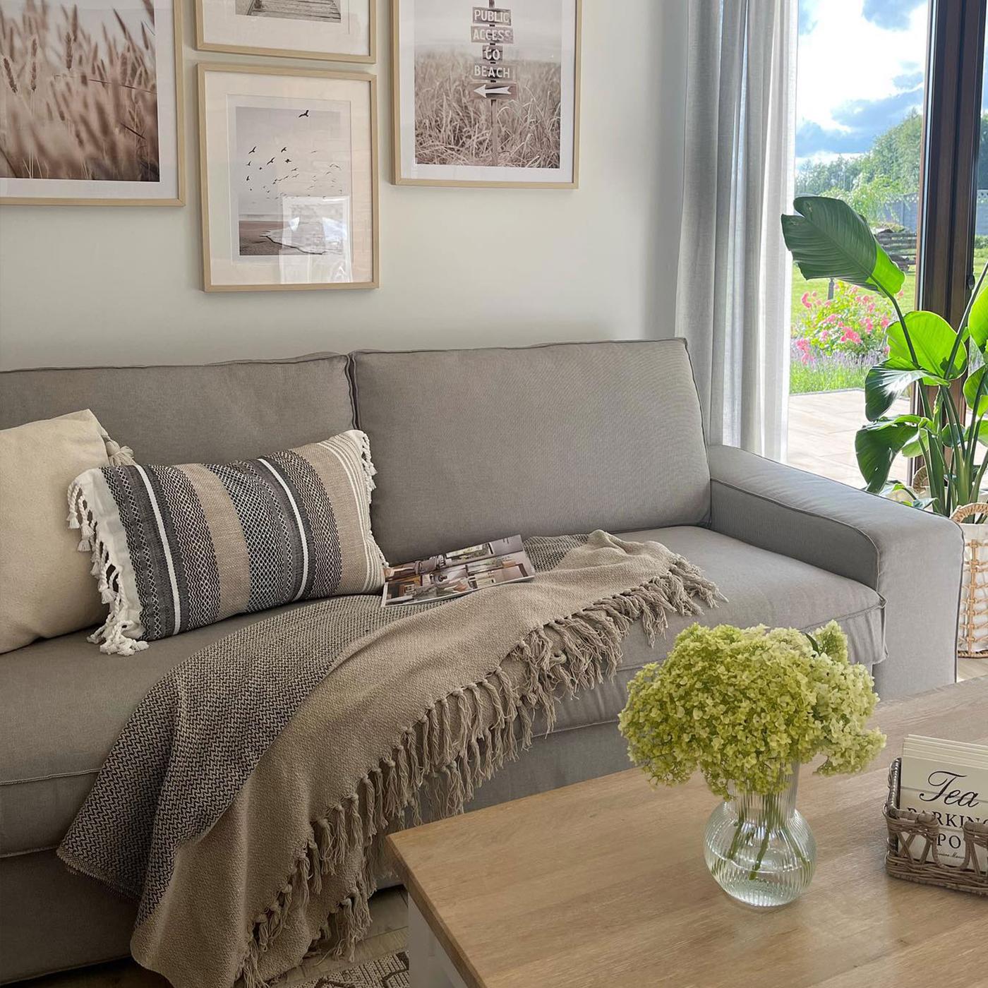 Ljusgrå KIVIK soffa. 2027-02