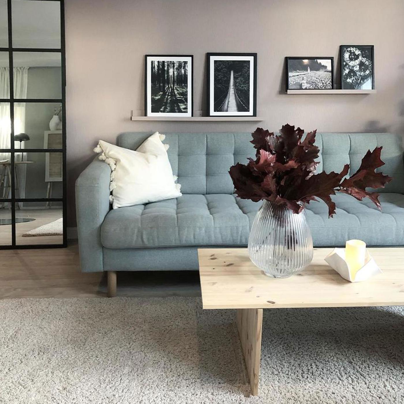 Ljusgrå LANDSKRONA tygsoffa. 