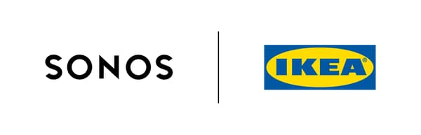 Logo Sonos i logo IKEA symbolizujące współpracę w zakresie opracowania nowej serii głośników SYMFONISK.