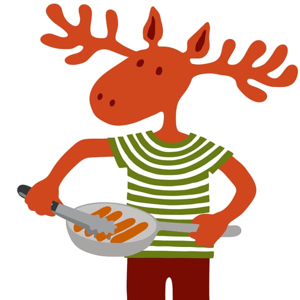 Losík drží panvicu, v ktorej pripravuje zeleninové hotdogy.