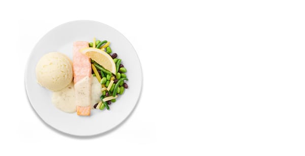 Lososový filet, 
citrónovo – koprová omáčka, fazolky mix, bramborová kaše