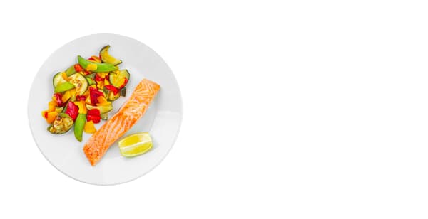 Lososový filet, grilovaná zelenina, citron