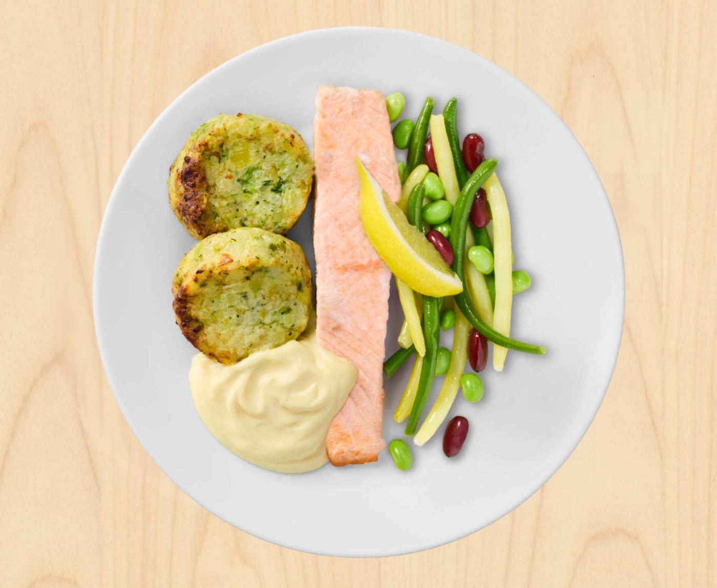 Losový filet, fazolový mix, zeleninový medailonek a holandská omáčka