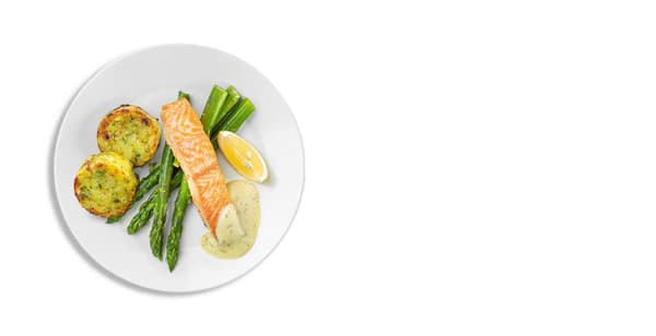 Losový filet s citronovo koprovou omáčkou, chřestem a bramborovými medailonky