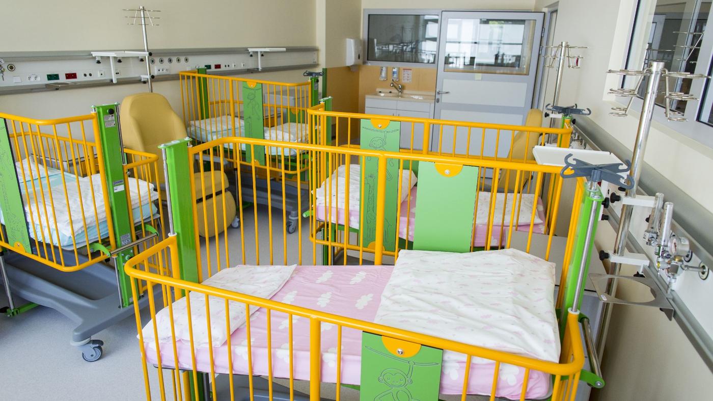 łóżka dziecięce z pościelą IKEA w Oddziale Kardiologicznym w Prokocimiu