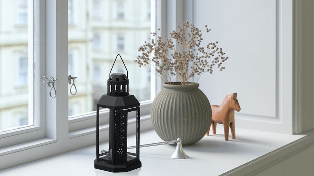 luminaire près d'une fenêtre