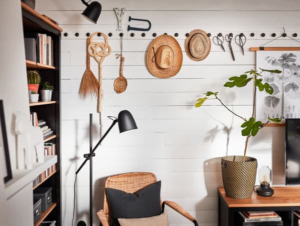 LURT/HERDA hanger met 6 knoppen waar verschillende items aan hangen | IKEA 