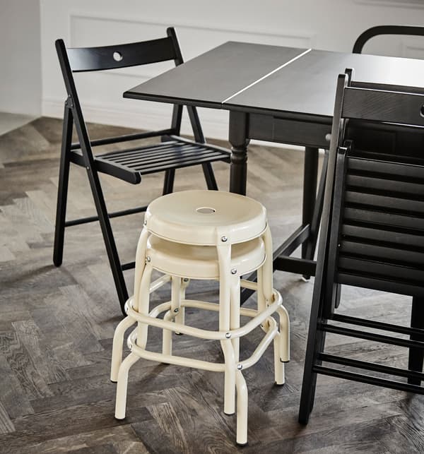 Make a sit down entertaining space.