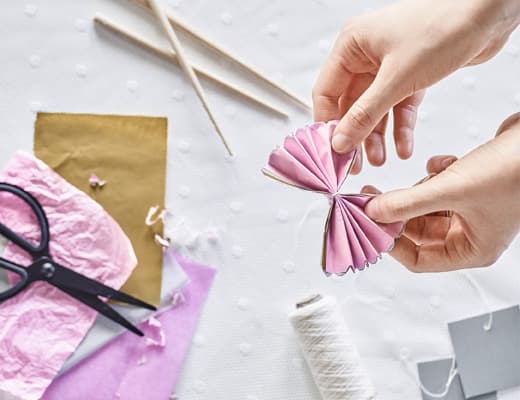 Making a paper rose place setting party decoration idea