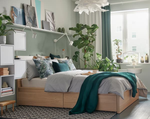 MALM Struct lit haut+ 4 tiroirs, chêne plaqué blanchi, Luröy, Grand deux places.