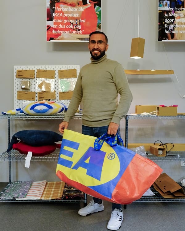 Man met FRAKTA van restafval