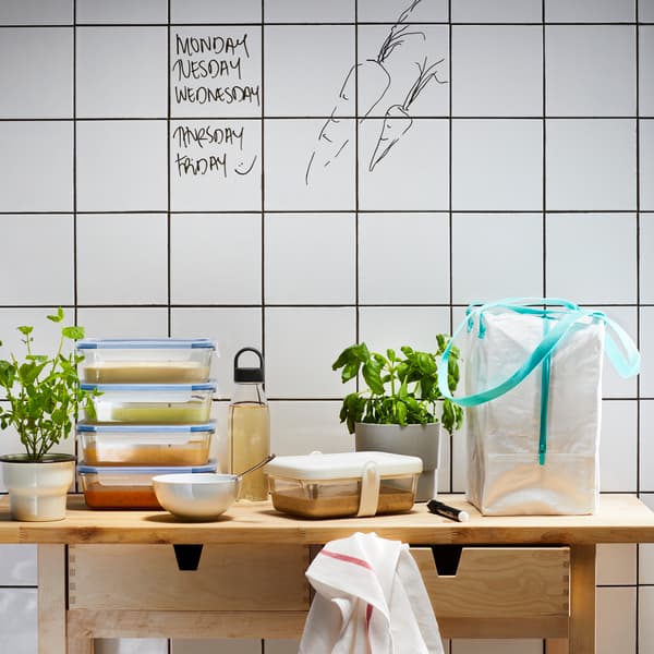Managing chores to keep the kitchen tidy