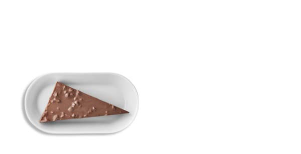 Mandlový dort na talířku