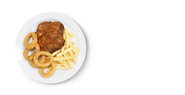 Marinovaná krkovice a 5 ks cibulových kroužků a hranolky