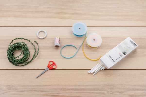 Materialübersicht auf dem Tisch.