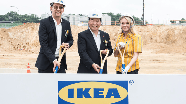 Mayor of Yongin City Kunki Back, IKEA Korea Country Retail Manager André Schmidtgall and IKEA Giheung Store Manager Anje Heim.