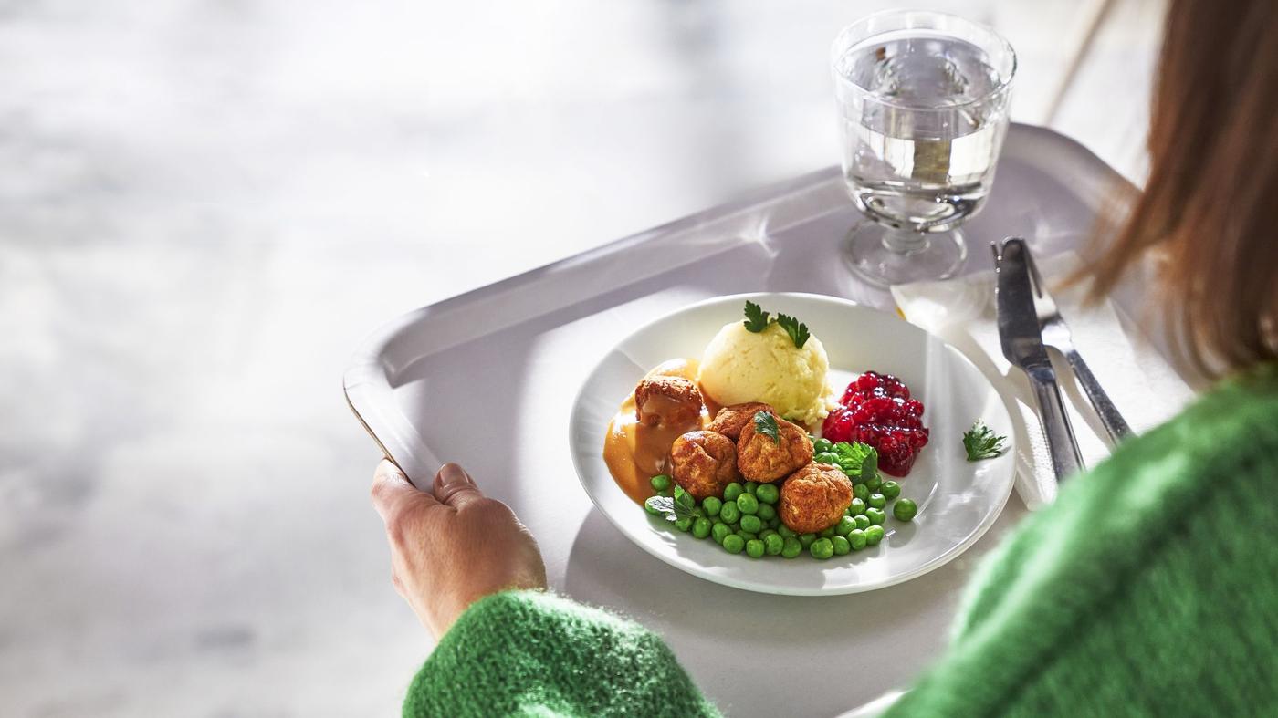 Meatball entrée on tray carried by customer.