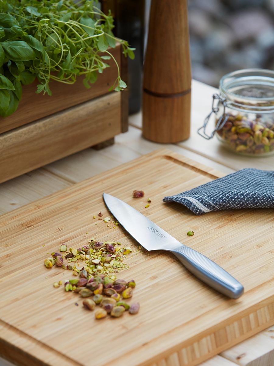 Mes op een snijplank