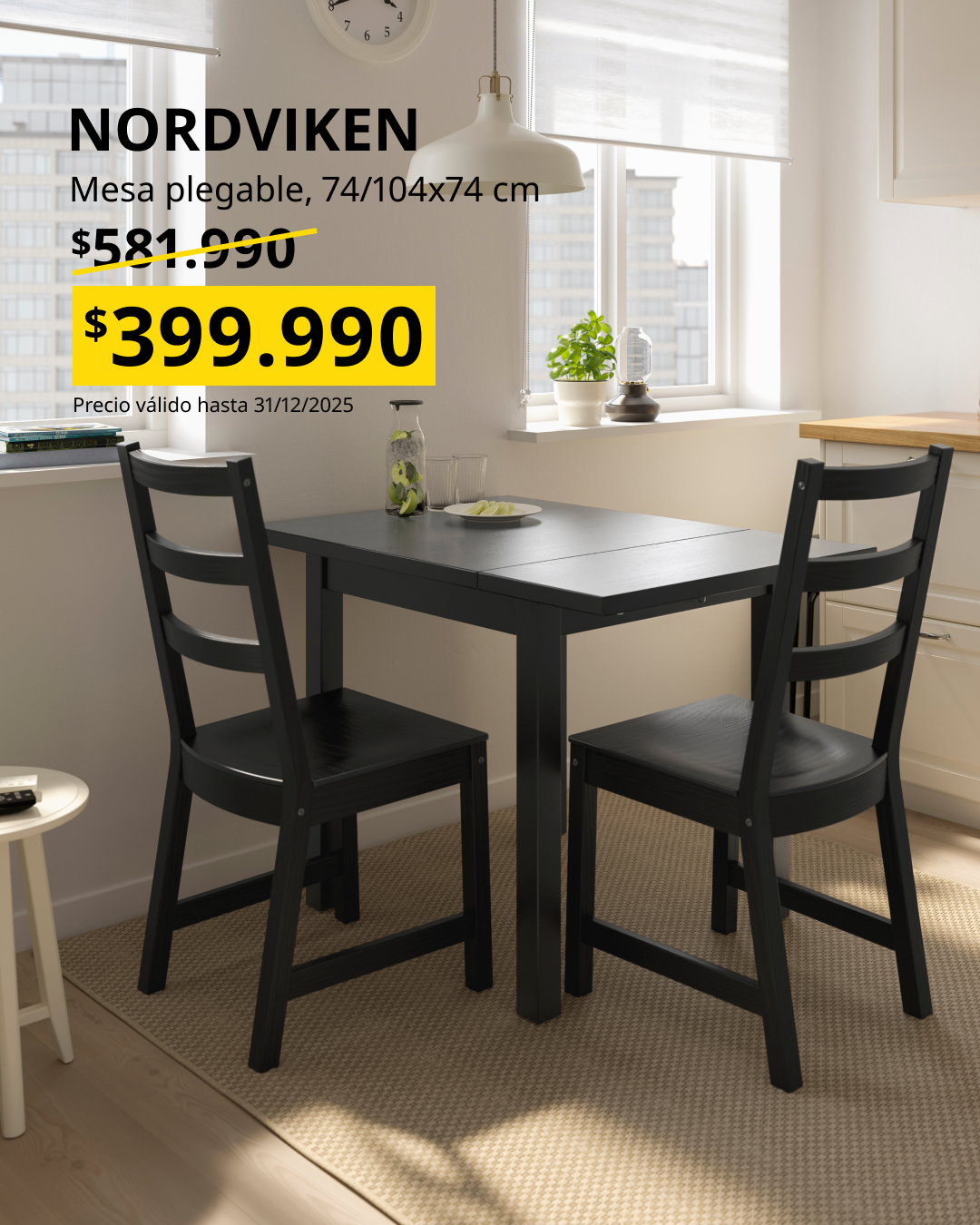 Mesa con alas extensibles.