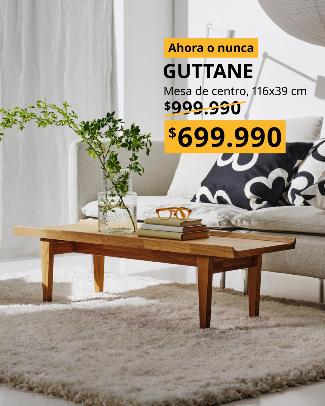 Mesa de centro GUTTANE en acabado efecto roble, con diseño escandinavo y formas suaves.