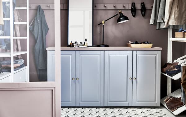 METOD is a do-anything, go-anywhere kitchen that lets you create literally thousands of different combinations. Here we used a cabinet as storage in a walk-in closet.