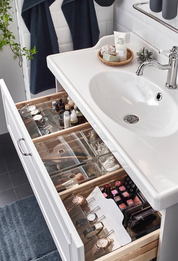 Meuble lavabo 2 tiroirs GODMORGON/RÄTTVIKEN avec tiroirs aménagés d'organiseurs